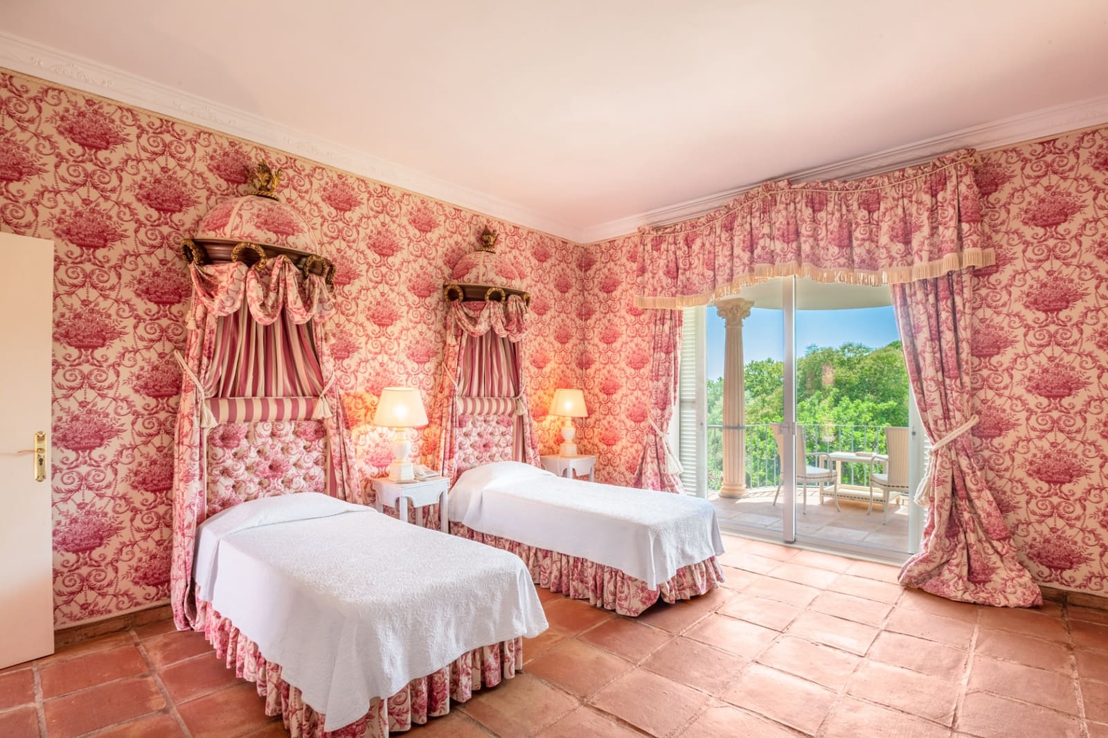 10 soverom Villa til salgs i Marbella med svømmebasseng garasje - € 8 000 000 (Ref: 9239807)