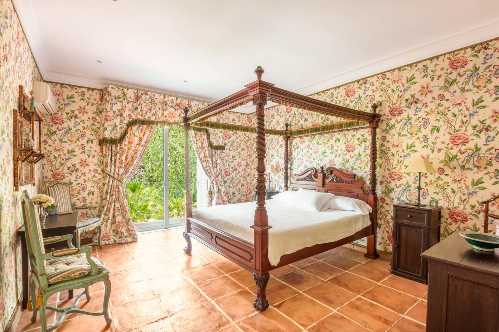 10 soverom Villa til salgs i Marbella med svømmebasseng garasje - € 8 000 000 (Ref: 9239807)