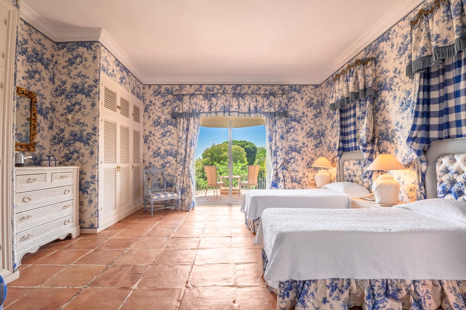 10 soverom Villa til salgs i Marbella med svømmebasseng garasje - € 8 000 000 (Ref: 9239807)