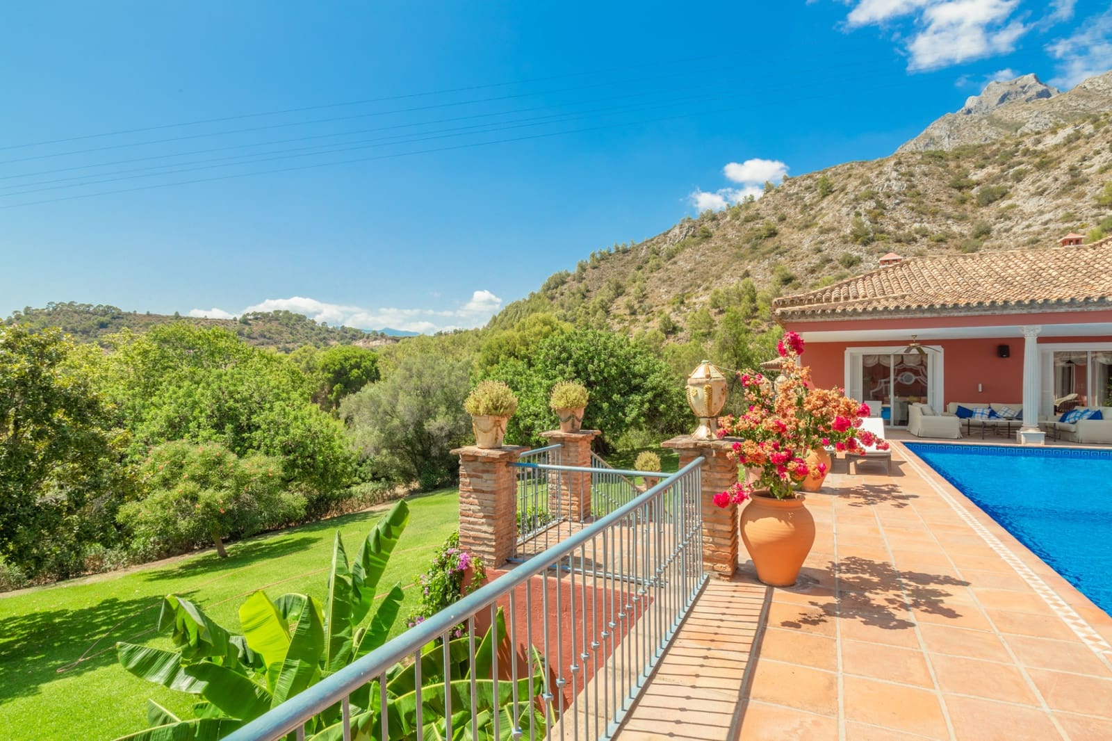 10 soverom Villa til salgs i Marbella med svømmebasseng garasje - € 8 000 000 (Ref: 9239807)