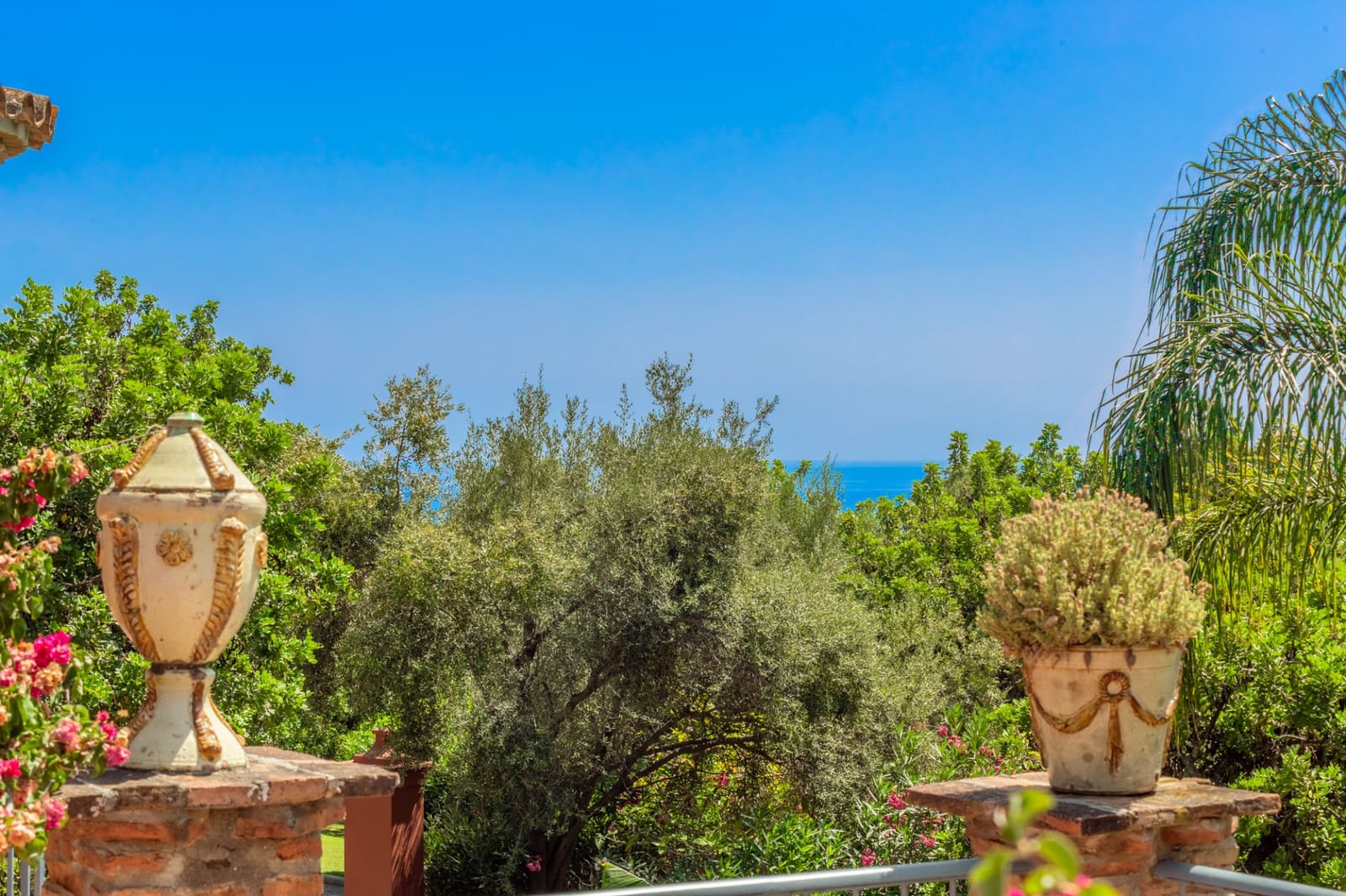 10 soverom Villa til salgs i Marbella med svømmebasseng garasje - € 8 000 000 (Ref: 9239807)