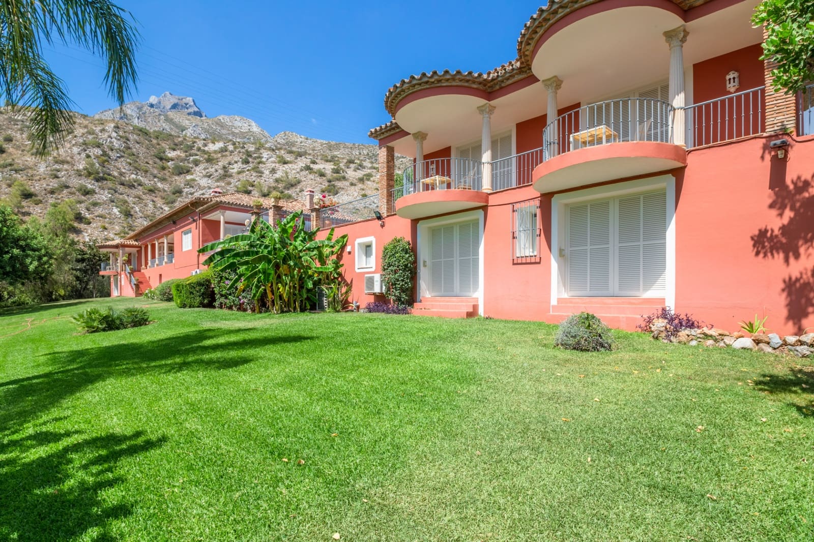 10 soverom Villa til salgs i Marbella med svømmebasseng garasje - € 8 000 000 (Ref: 9239807)