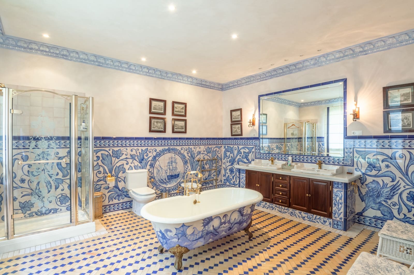 10 bedroom Villa for sale in Marbella with pool garage - € 8,000,000 (Ref: 9239807)
