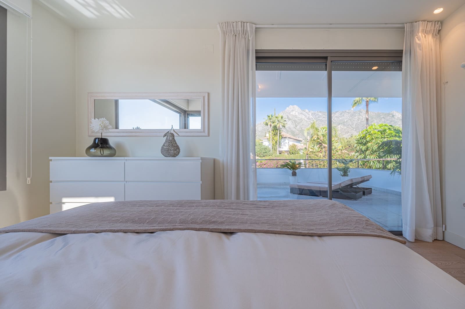 4 soveværelse Villa til salg i Marbella med swimmingpool garage - € 2.450.000 (Ref: 9239809)