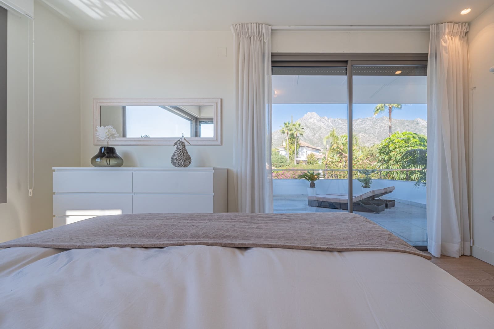 4 Zimmer Villa zu verkaufen in Marbella mit Pool Garage - 2.450.000 € (Ref: 9239809)