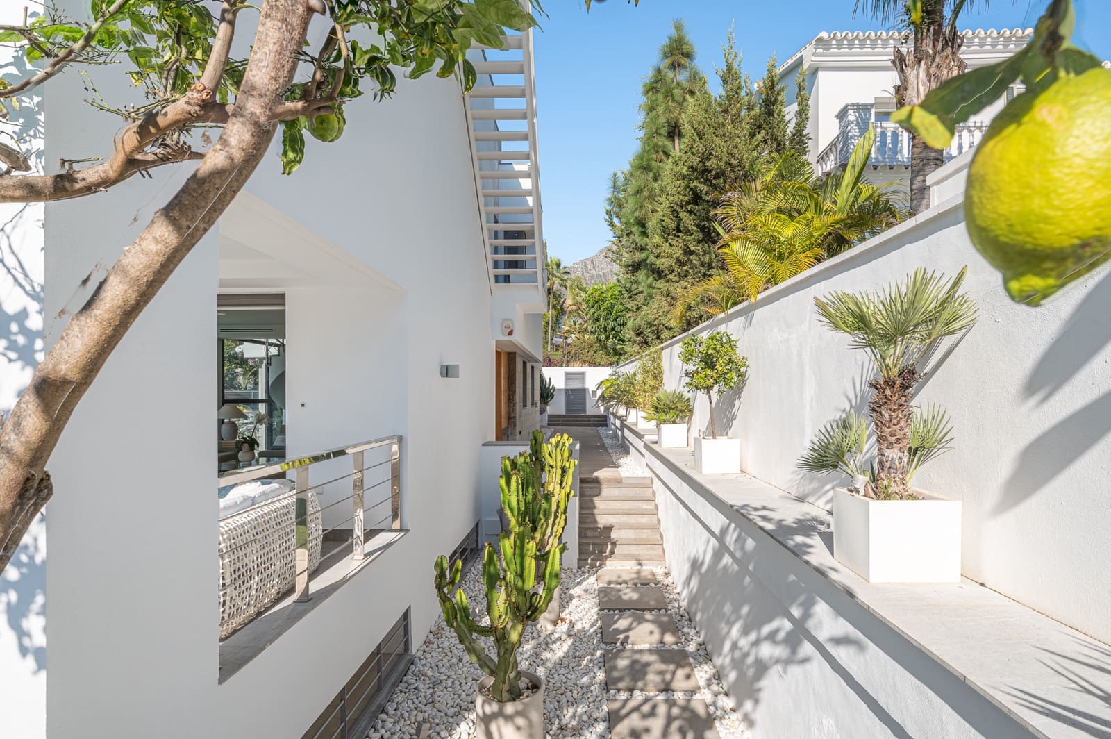 4 Zimmer Villa zu verkaufen in Marbella mit Pool Garage - 2.450.000 € (Ref: 9239809)