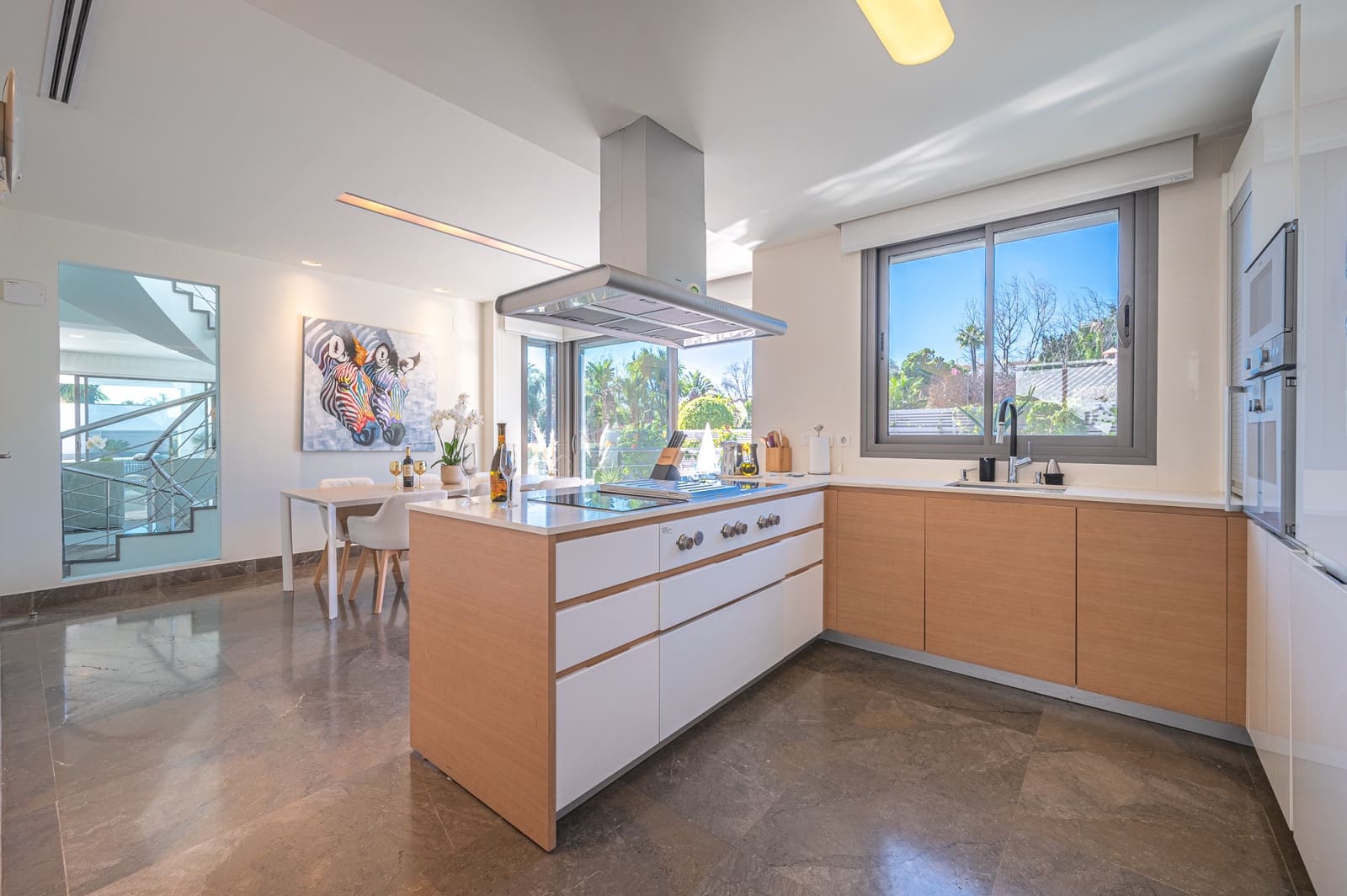 4 Zimmer Villa zu verkaufen in Marbella mit Pool Garage - 2.450.000 € (Ref: 9239809)