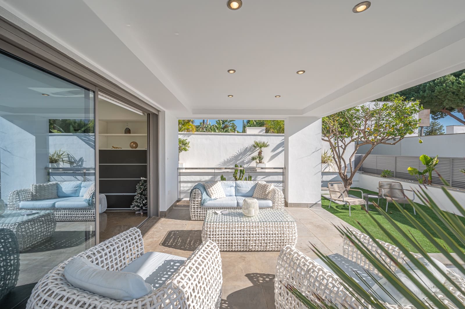 4 Zimmer Villa zu verkaufen in Marbella mit Pool Garage - 2.450.000 € (Ref: 9239809)