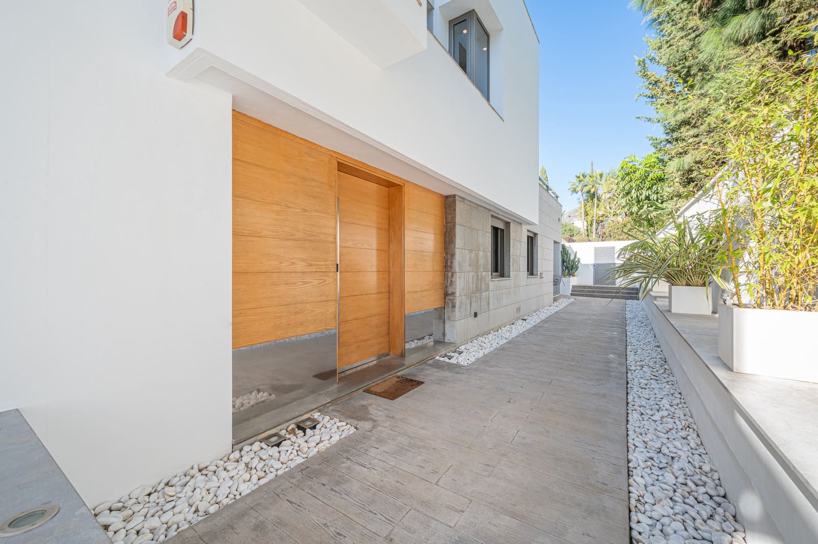4 Zimmer Villa zu verkaufen in Marbella mit Pool Garage - 2.450.000 € (Ref: 9239809)