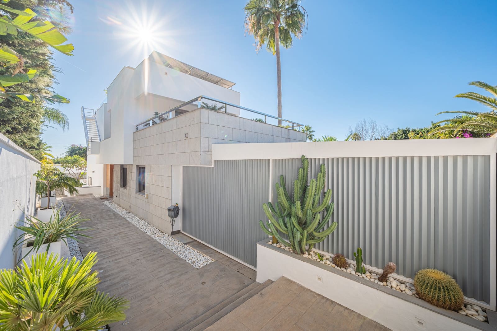 4 Zimmer Villa zu verkaufen in Marbella mit Pool Garage - 2.450.000 € (Ref: 9239809)
