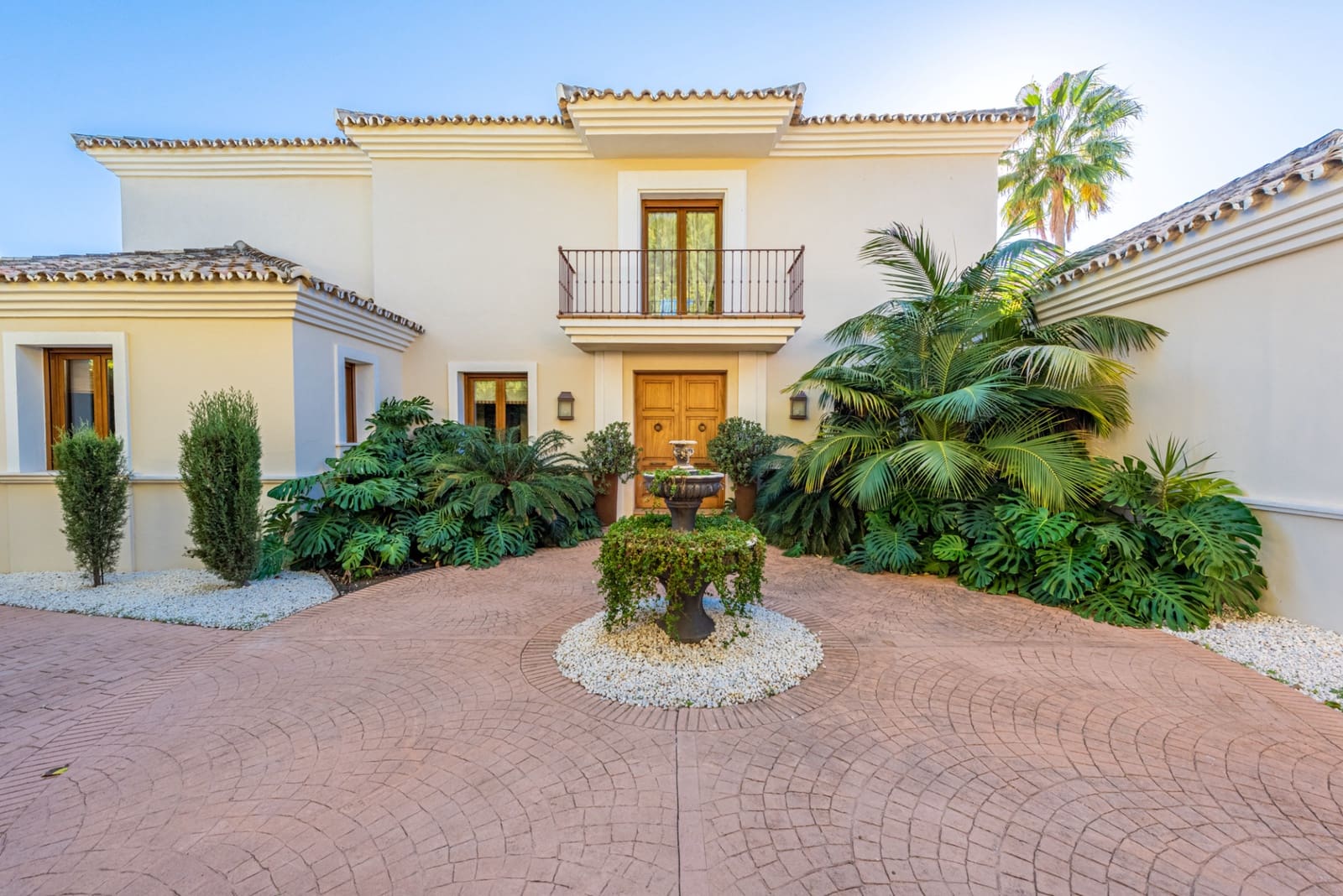 5 bedroom Villa for sale in Los Flamingos with pool garage - € 2,650,000 (Ref: 9239814)