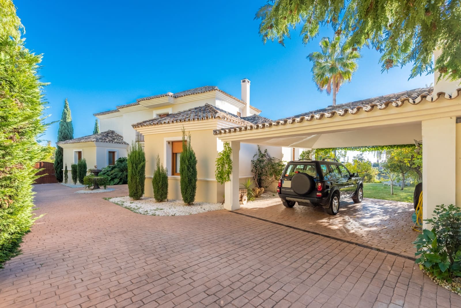 5 bedroom Villa for sale in Los Flamingos with pool garage - € 2,650,000 (Ref: 9239814)
