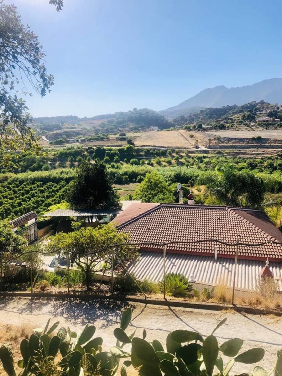 6 soveværelse Finca/Landehus til salg i Estepona med swimmingpool garage - € 725.000 (Ref: 9239816)