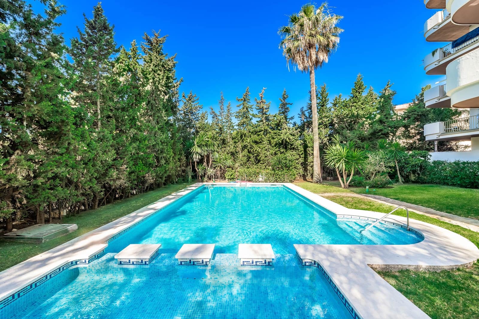 2 slaapkamer Appartement te koop in Marbella met zwembad garage - € 749.000 (Ref: 9239817)