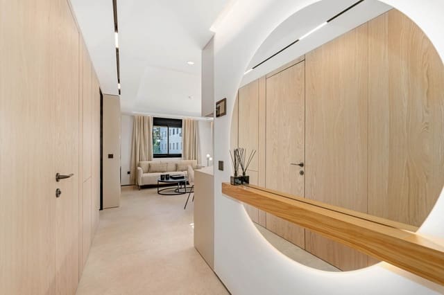 2 soverom Leilighet til salgs i Nueva Andalucía Centro, Marbella med svømmebasseng garasje - € 749 000 (Ref: 9239817)
