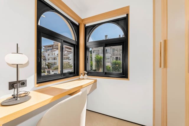 2 soverom Leilighet til salgs i Nueva Andalucía Centro, Marbella med svømmebasseng garasje - € 749 000 (Ref: 9239817)