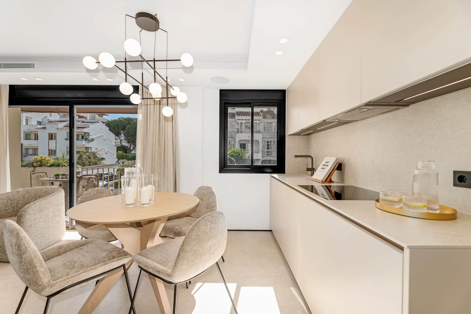 2 soveværelse Lejlighed til salg i Marbella med swimmingpool garage - € 749.000 (Ref: 9239817)