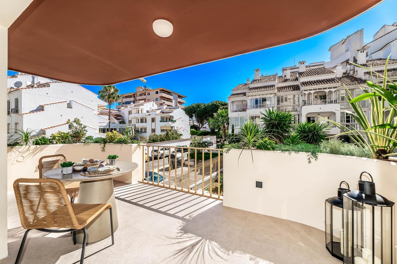 2 soveværelse Lejlighed til salg i Marbella med swimmingpool garage - € 749.000 (Ref: 9239817)
