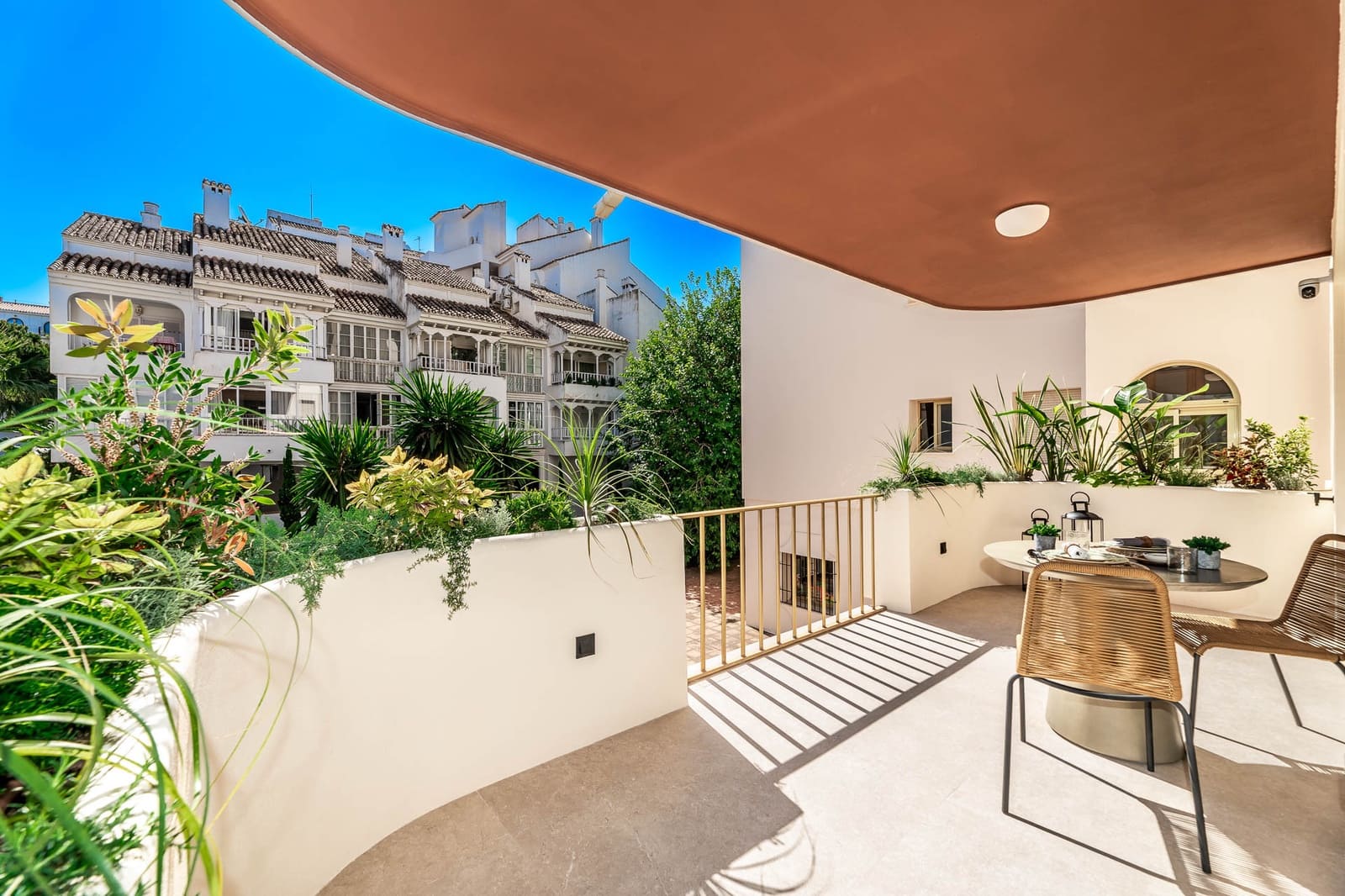 2 soveværelse Lejlighed til salg i Marbella med swimmingpool garage - € 749.000 (Ref: 9239817)