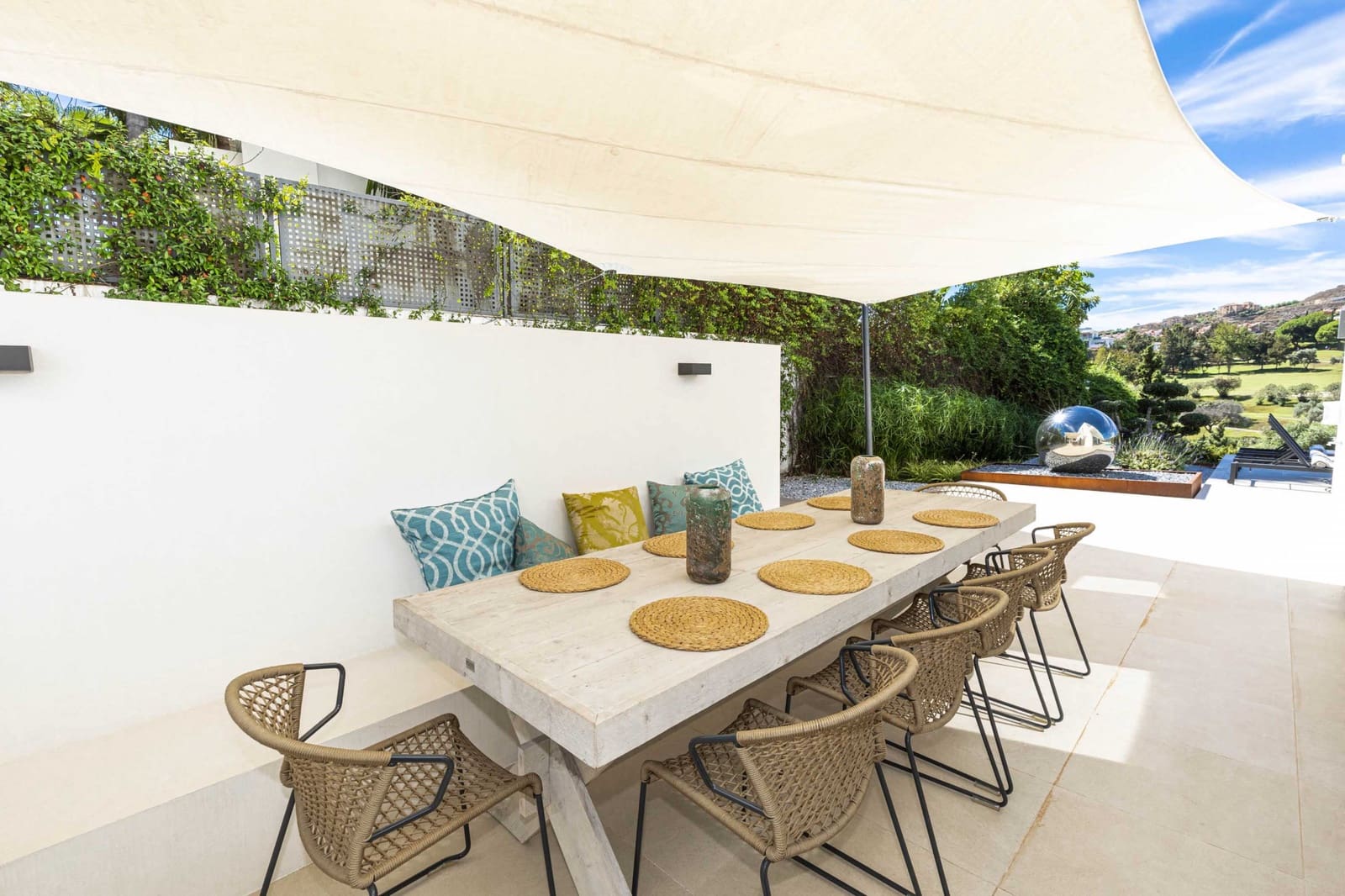 5 bedroom Villa for sale in Benahavis with pool garage - € 2,690,000 (Ref: 9239821)