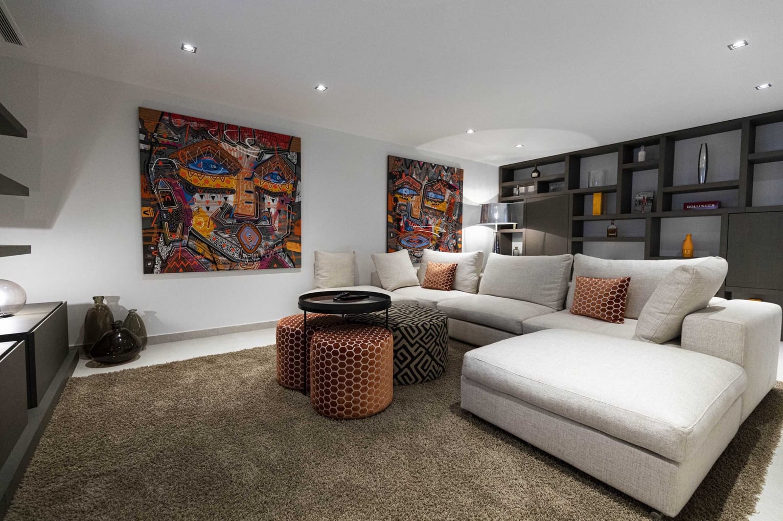 5 bedroom Villa for sale in Benahavis with pool garage - € 2,690,000 (Ref: 9239821)