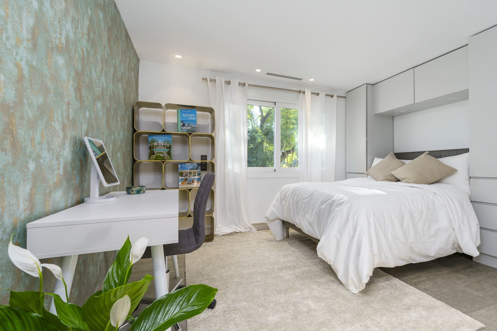 6 slaapkamer Villa te koop in Nueva Andalucia met zwembad garage - € 2.350.000 (Ref: 9239823)