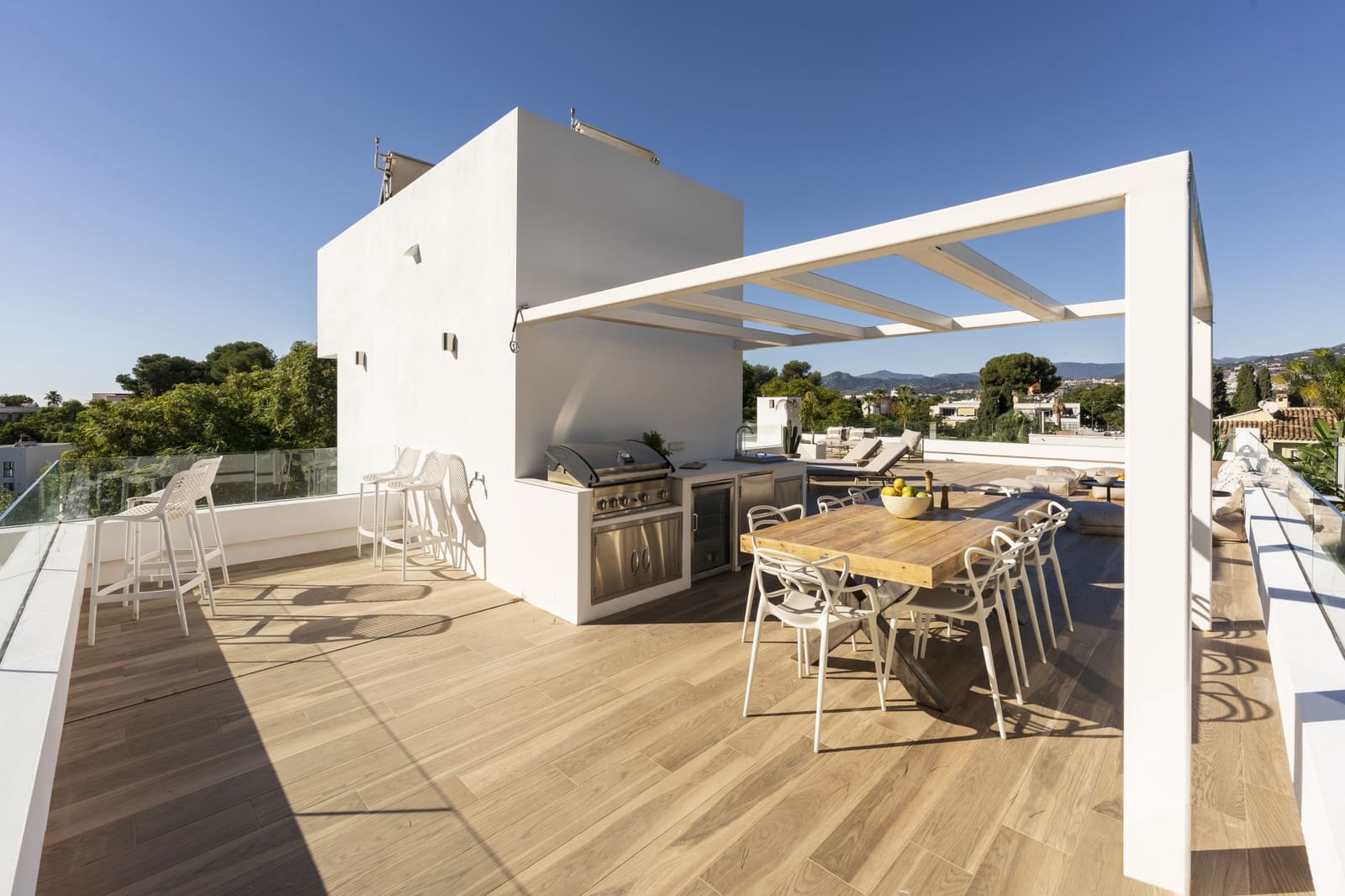6 soverom Villa til salgs i Nueva Andalucia med svømmebasseng garasje - € 2 190 000 (Ref: 9239823)