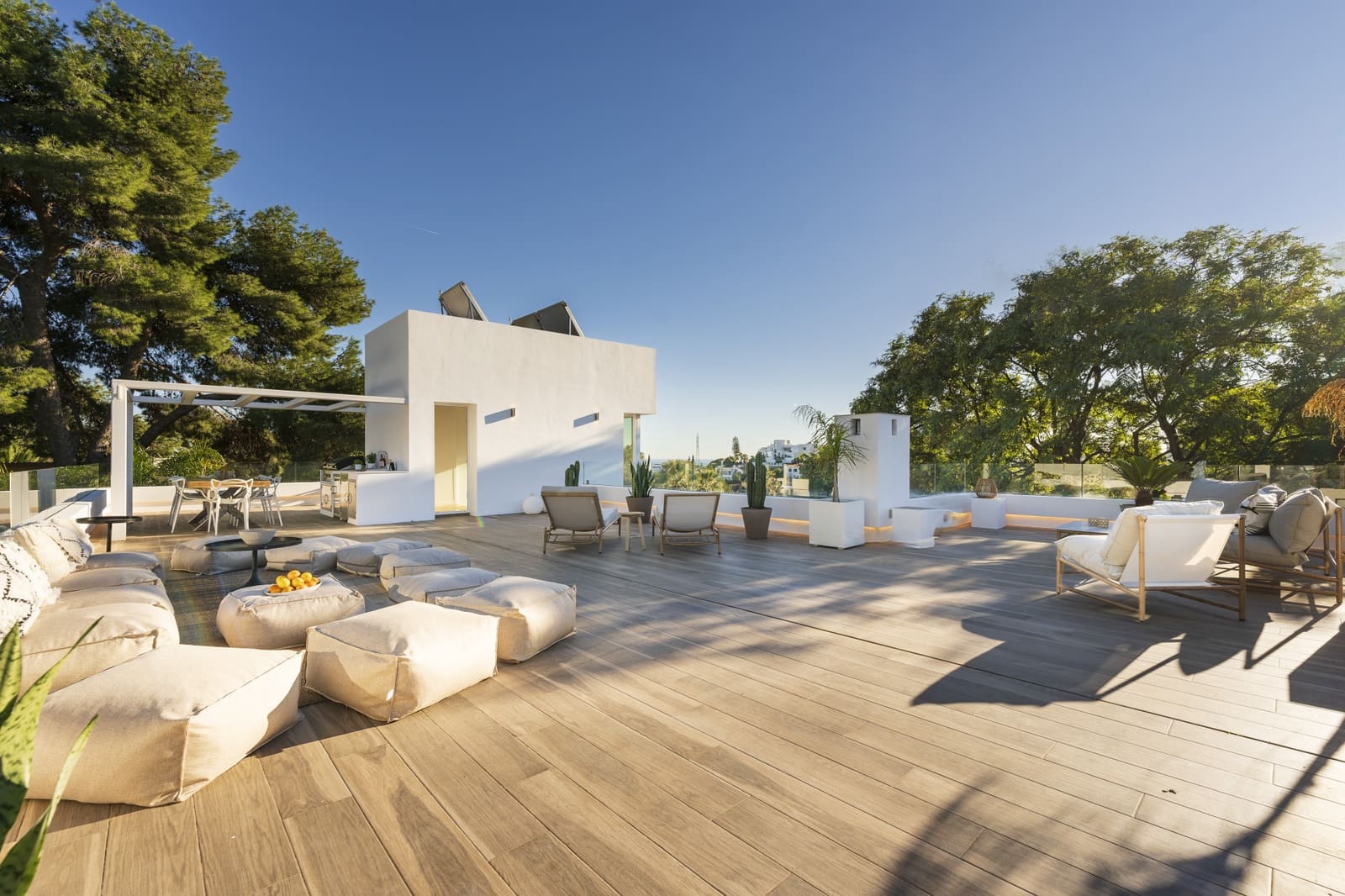 6 soverom Villa til salgs i Nueva Andalucia med svømmebasseng garasje - € 2 190 000 (Ref: 9239823)