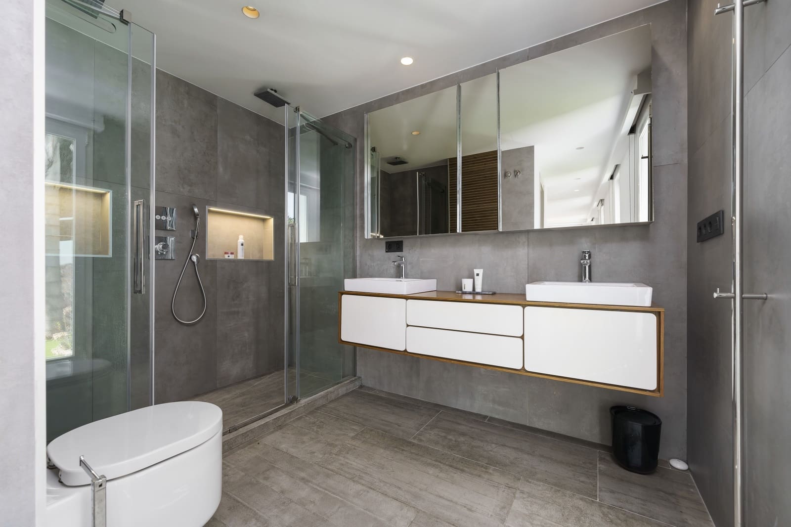 6 soverom Villa til salgs i Nueva Andalucia med svømmebasseng garasje - € 2 190 000 (Ref: 9239823)