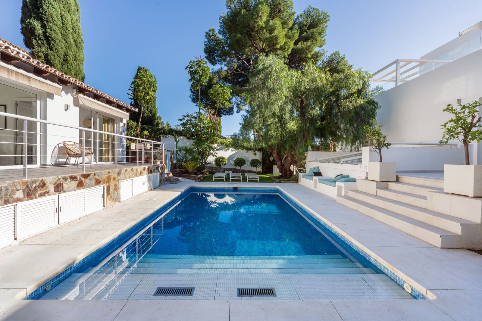 6 soverom Villa til salgs i Nueva Andalucia med svømmebasseng garasje - € 2 190 000 (Ref: 9239823)