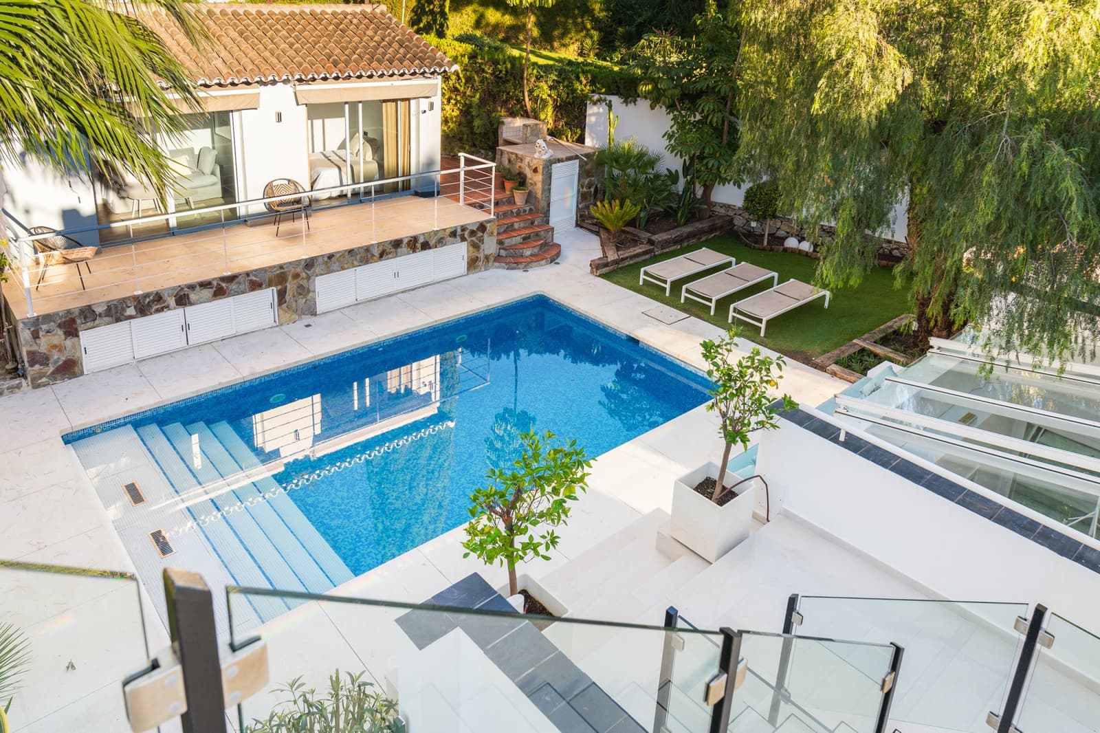 6 soverom Villa til salgs i Nueva Andalucia med svømmebasseng garasje - € 2 190 000 (Ref: 9239823)