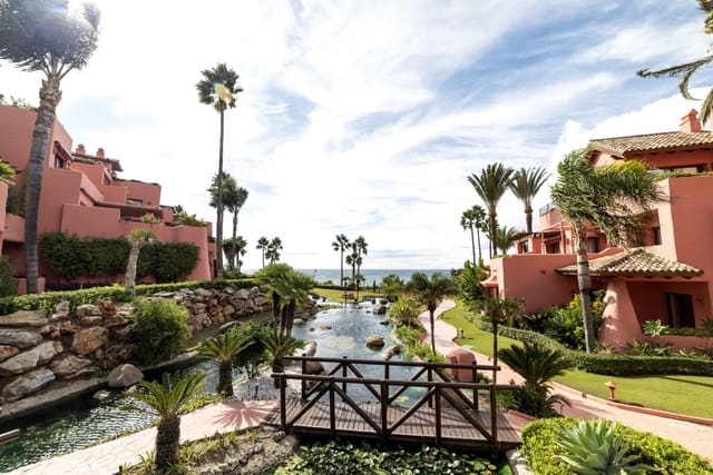 3 soverom Penthouse til salgs i Resinera-Voladilla, Estepona med svømmebasseng garasje - € 2 995 000 (Ref: 9239824)