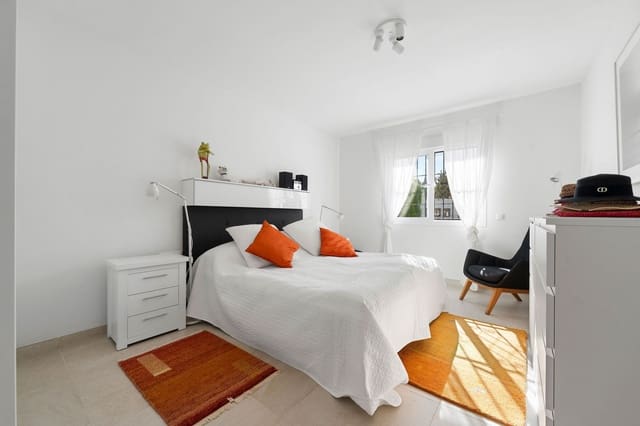 2 makuuhuone Huoneisto myytävänä paikassa Nueva Andalucía Centro, Marbella mukana uima-altaan 
autotalli - 695 000 € (Ref: 9257067)