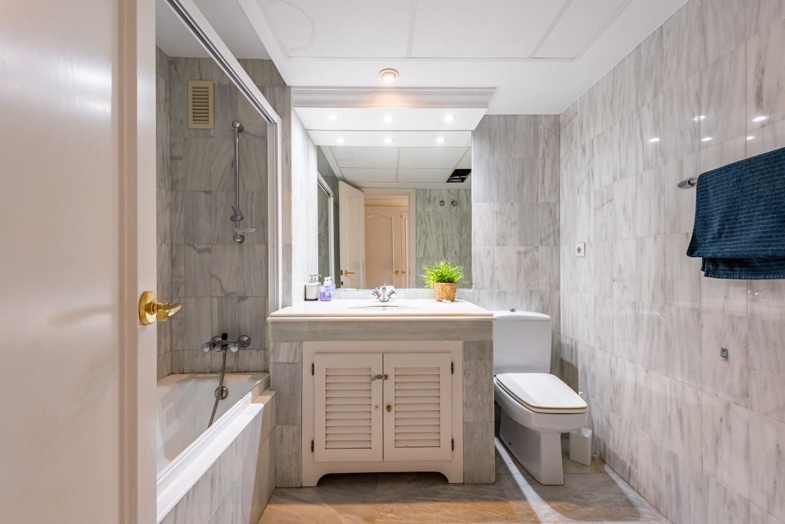 2 bedroom Apartment for sale in Bel-Air with pool garage - € 395,000 (Ref: 9264260)