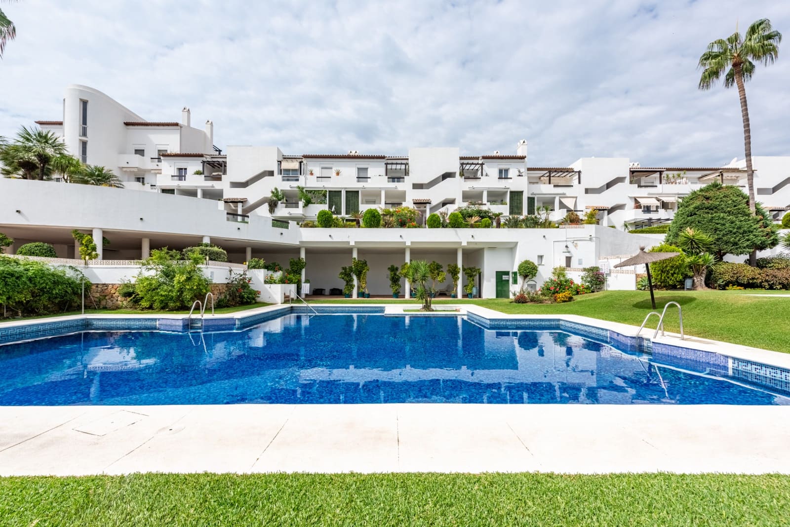 2 bedroom Apartment for sale in Bel-Air with pool garage - € 395,000 (Ref: 9264260)