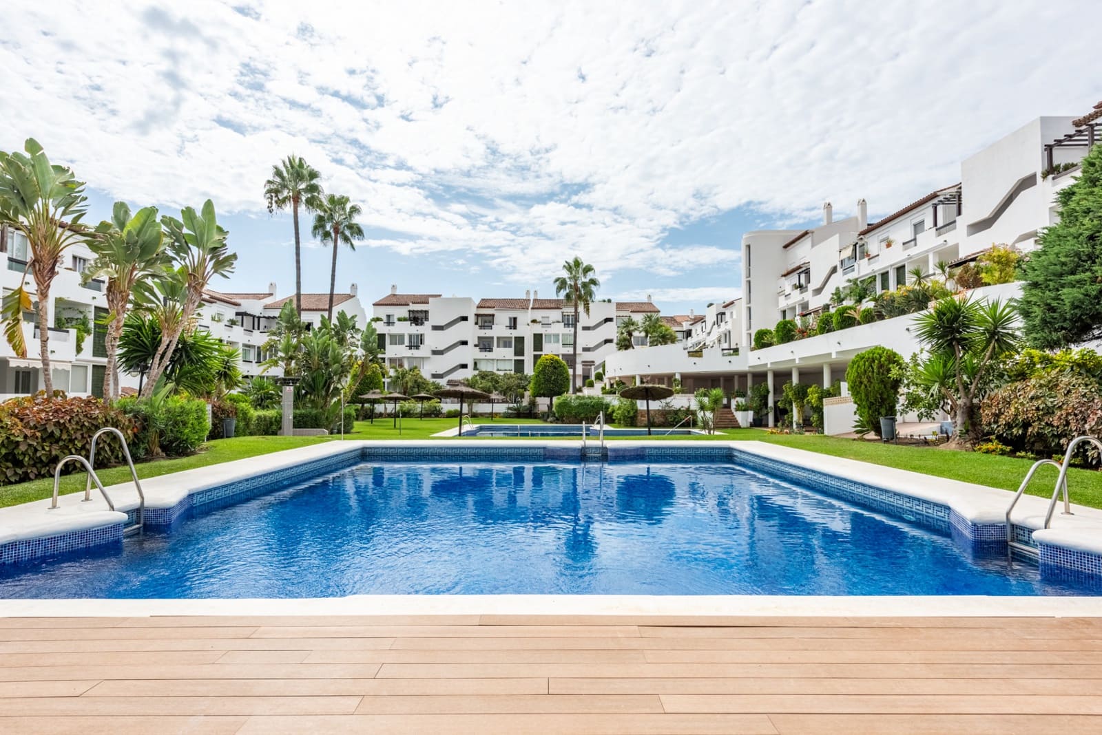 2 bedroom Apartment for sale in Bel-Air with pool garage - € 395,000 (Ref: 9264260)