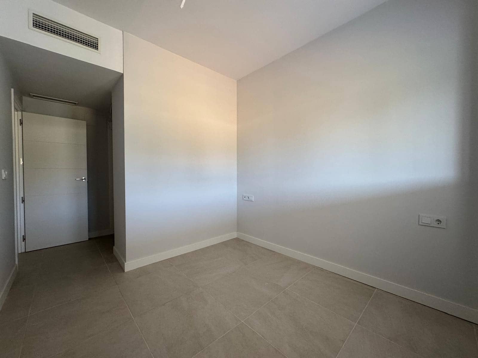 2 soverom Leilighet til salgs i Estepona med svømmebasseng garasje - € 450 000 (Ref: 9269324)