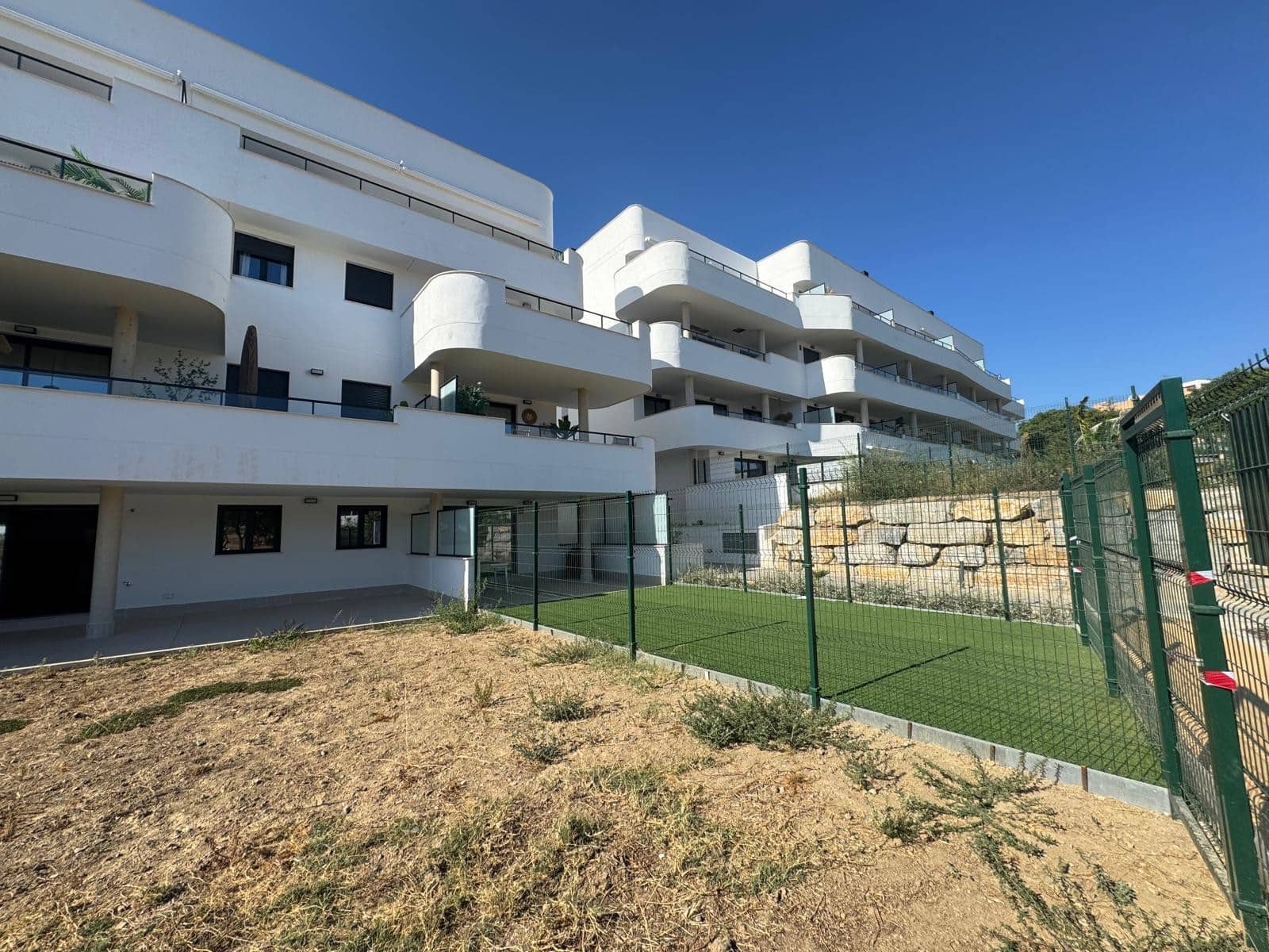 2 soverom Leilighet til salgs i Estepona med svømmebasseng garasje - € 450 000 (Ref: 9269324)