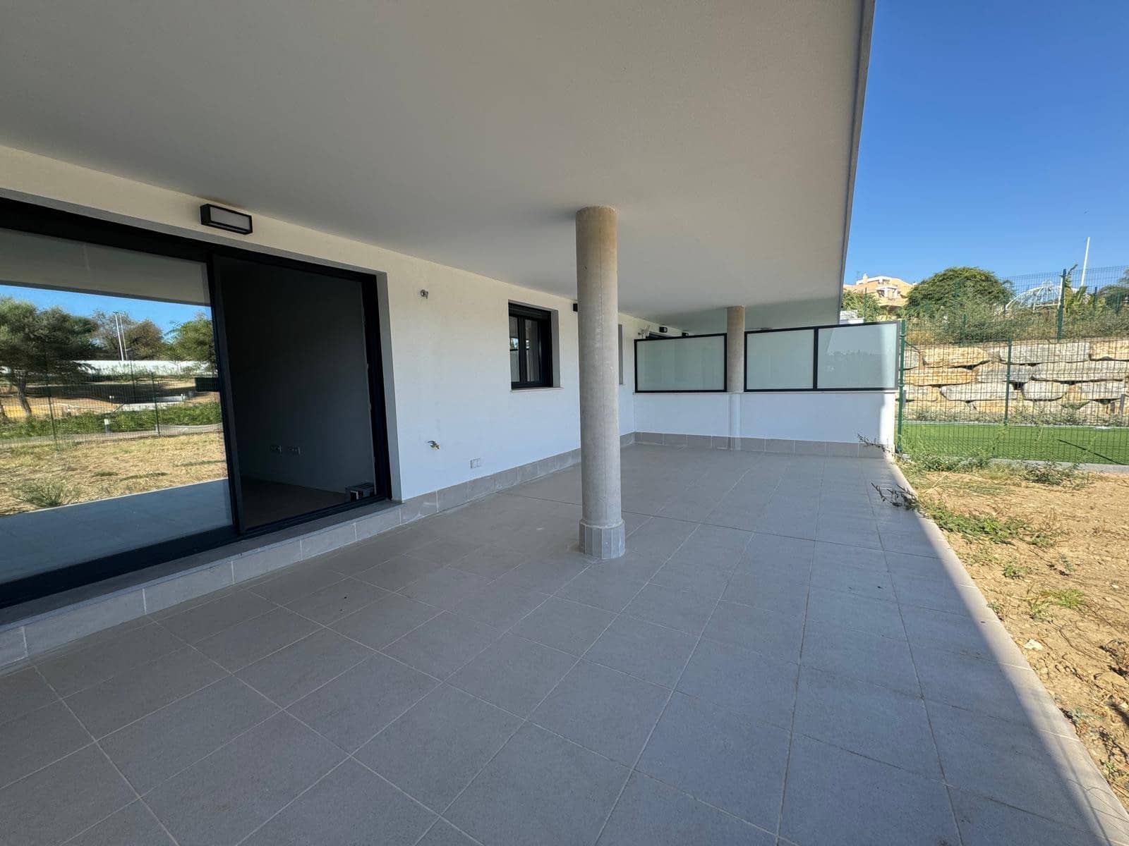 2 bedroom Apartment for sale in Estepona with pool garage - € 450,000 (Ref: 9269324)
