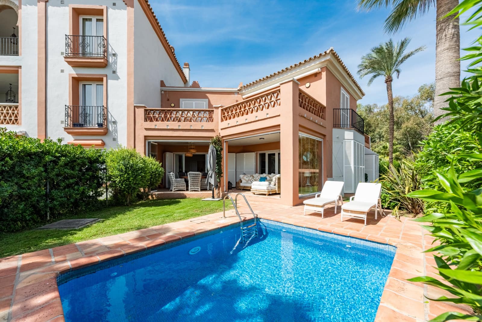 5 bedroom Villa for sale in Casares with pool garage - € 1,595,000 (Ref: 9281186)