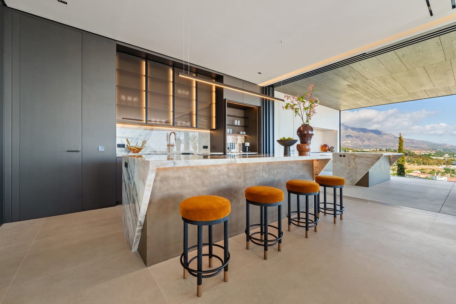 8 soverom Villa til salgs i La Quinta med svømmebasseng garasje - € 21 500 000 (Ref: 9300901)