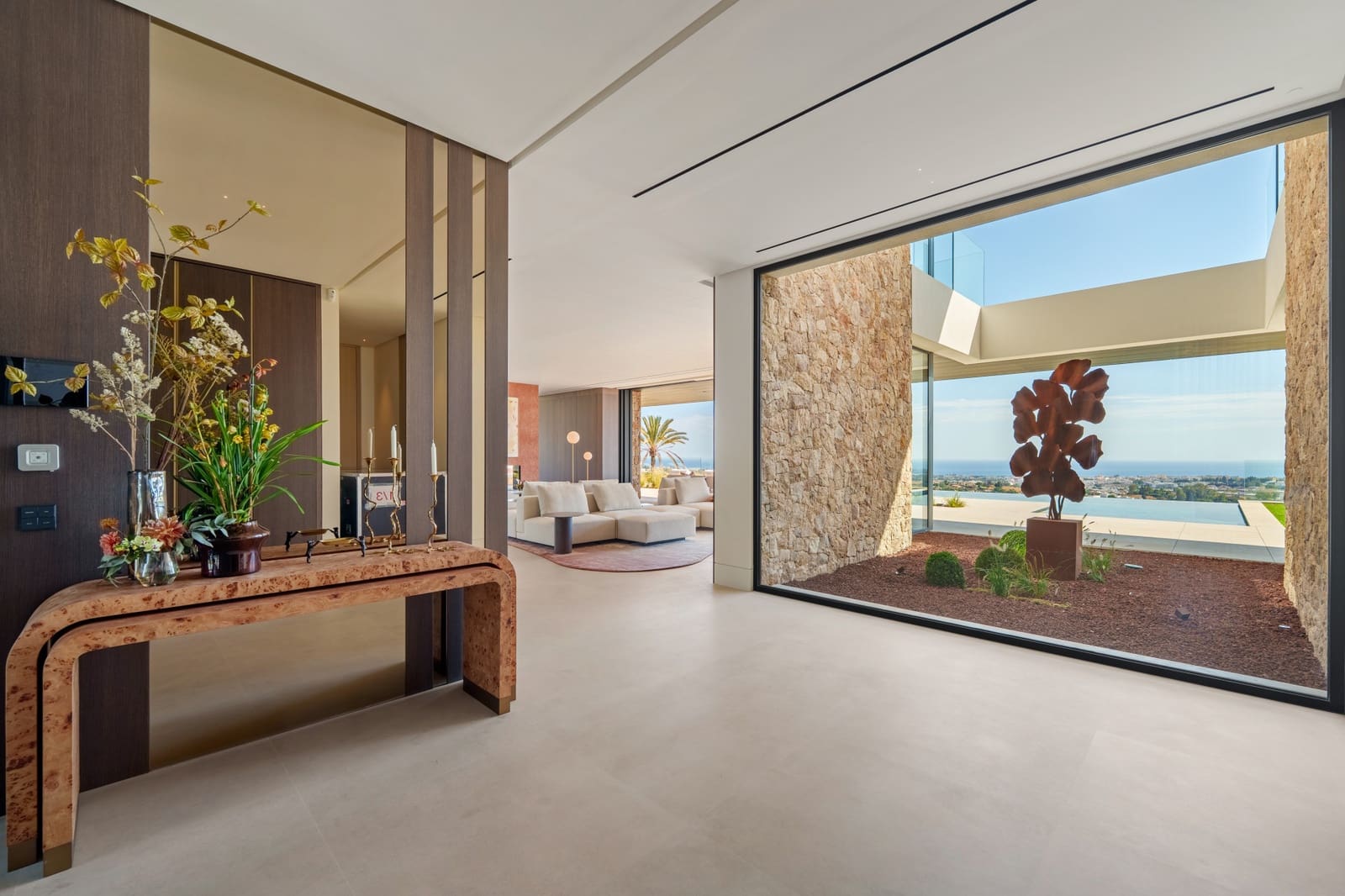8 bedroom Villa for sale in La Quinta with pool garage - € 19,880,000 (Ref: 9300901)