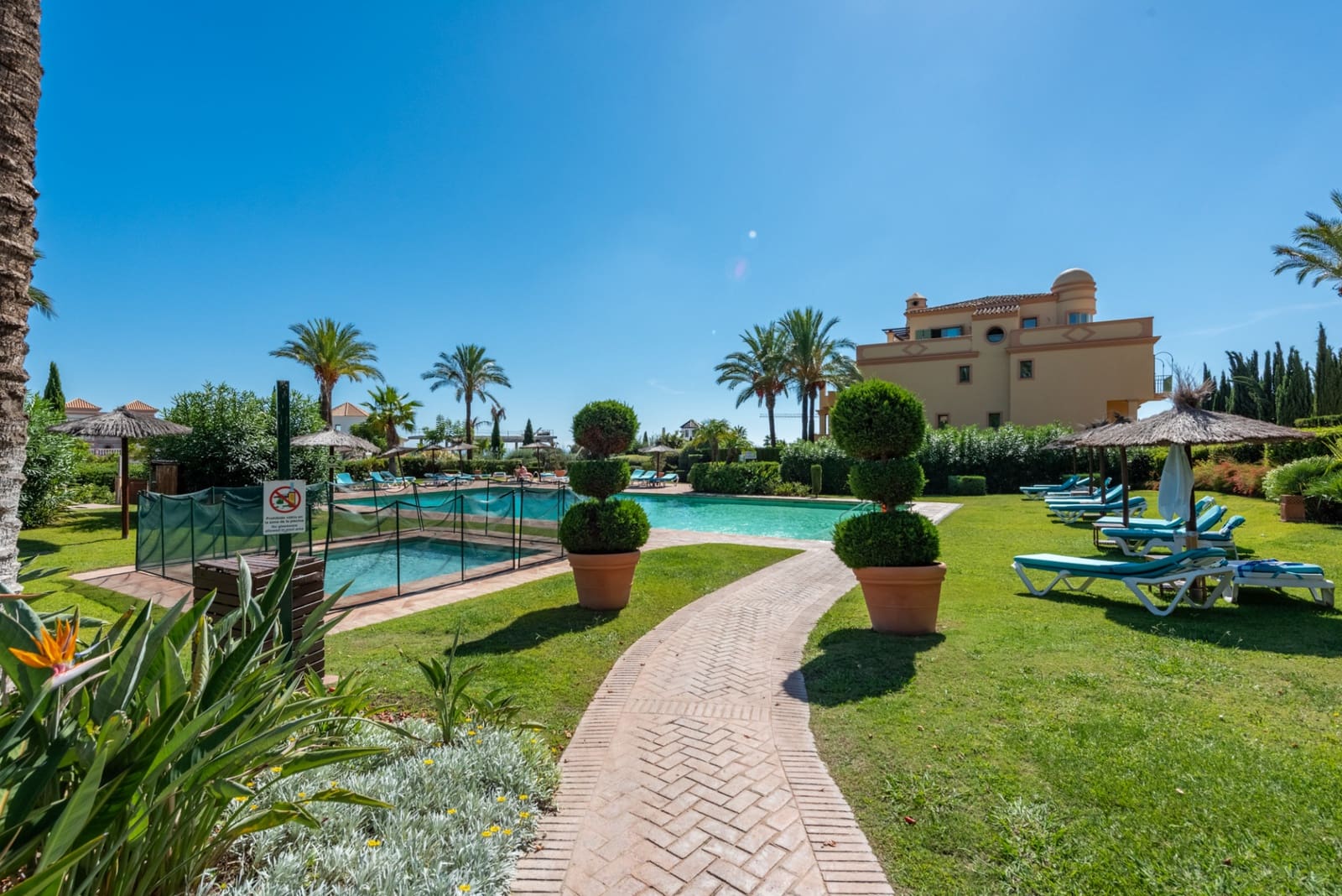 2 soveværelse Lejlighed til salg i Los Flamingos med swimmingpool garage - € 500.000 (Ref: 9300902)