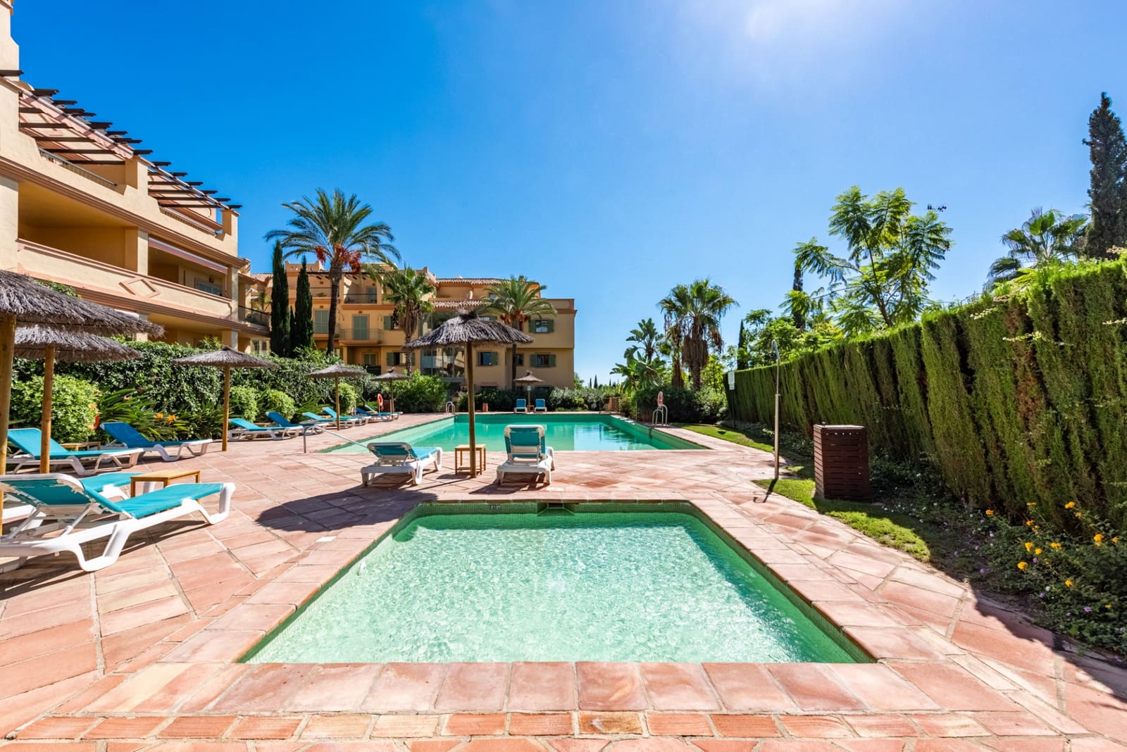 2 soveværelse Lejlighed til salg i Los Flamingos med swimmingpool garage - € 500.000 (Ref: 9300902)