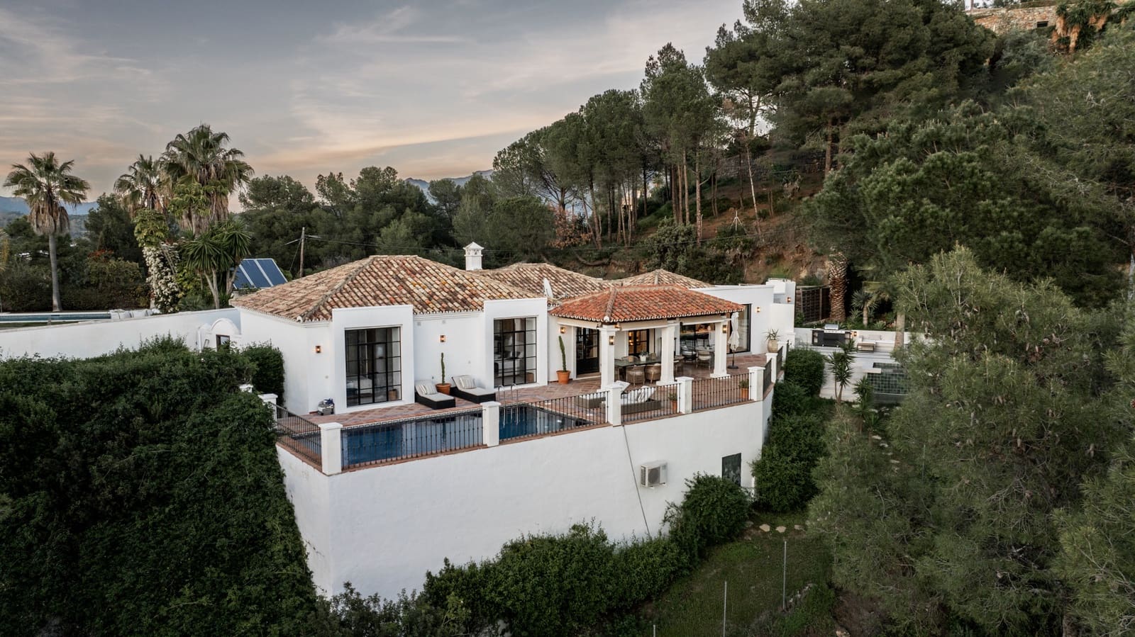 4 slaapkamer Villa te koop in El Madronal met zwembad garage - € 2.250.000 (Ref: 9326267)