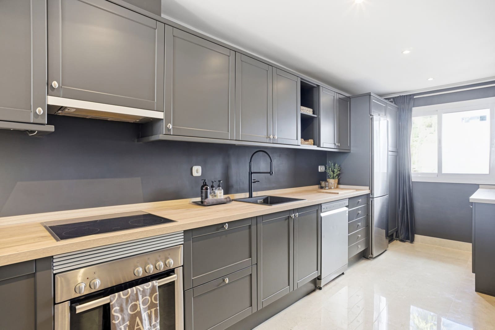 2 makuuhuone Huoneisto myytävänä paikassa Marbella mukana uima-altaan 
autotalli - 675 000 € (Ref: 9355526)