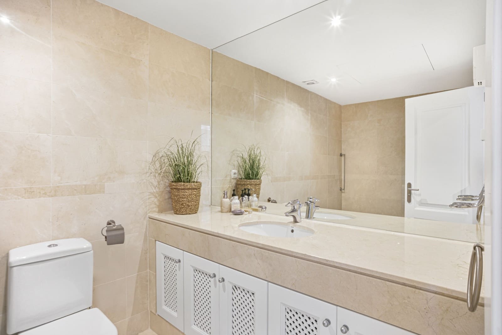 2 makuuhuone Huoneisto myytävänä paikassa Marbella mukana uima-altaan 
autotalli - 675 000 € (Ref: 9355526)