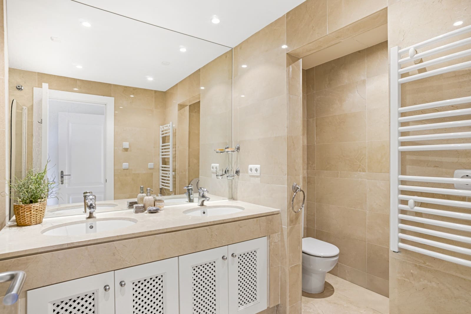 2 makuuhuone Huoneisto myytävänä paikassa Marbella mukana uima-altaan 
autotalli - 675 000 € (Ref: 9355526)