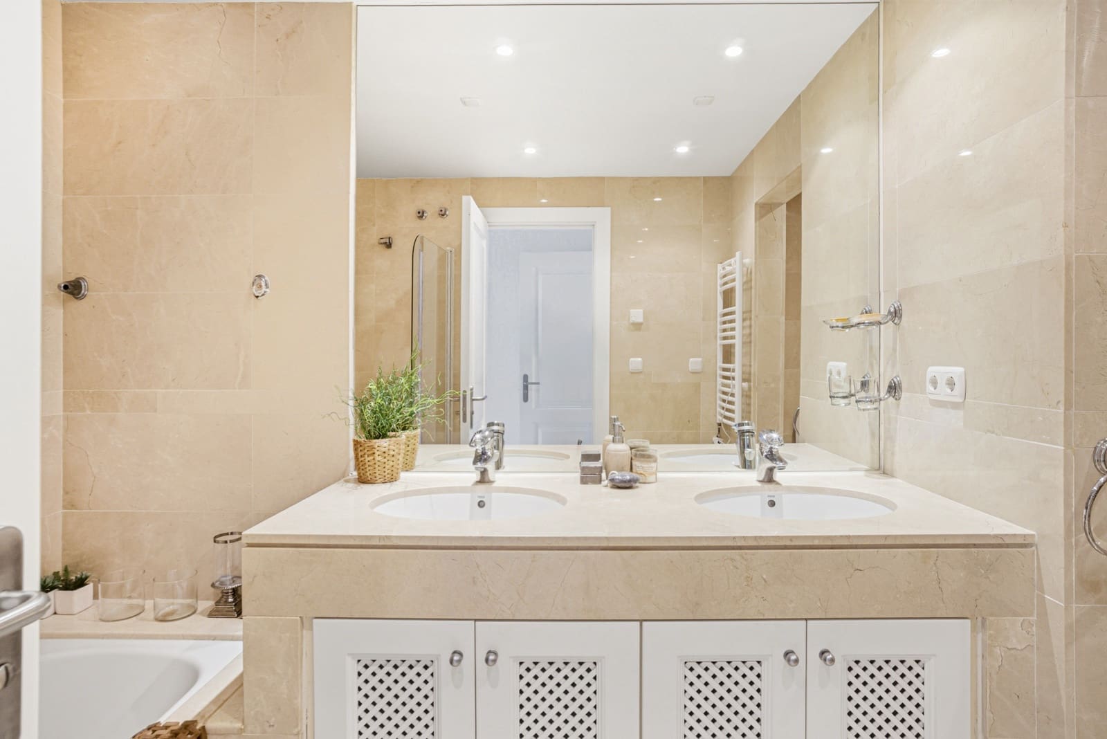 2 makuuhuone Huoneisto myytävänä paikassa Marbella mukana uima-altaan 
autotalli - 675 000 € (Ref: 9355526)