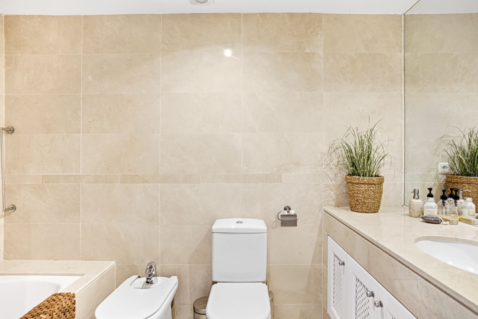 2 makuuhuone Huoneisto myytävänä paikassa Marbella mukana uima-altaan 
autotalli - 675 000 € (Ref: 9355526)